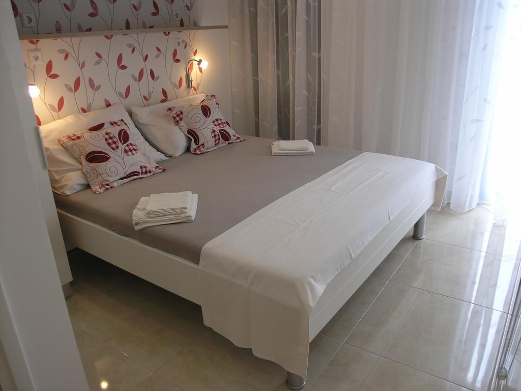Apartments Dobrila Подгора Экстерьер фото